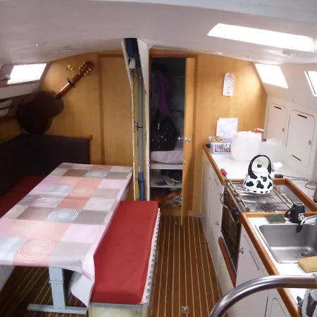 Botel Voilier Makeva